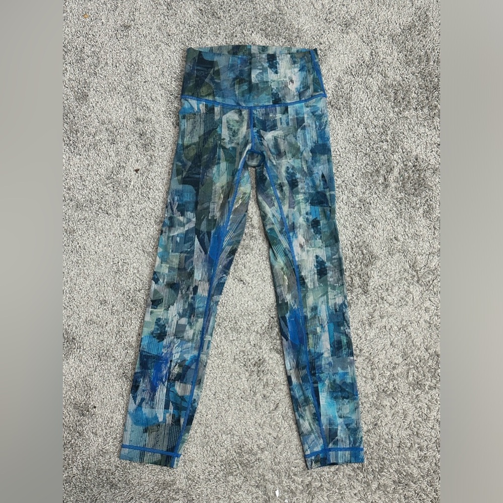 LULULEMON size 4 25” leggings perfect condition!